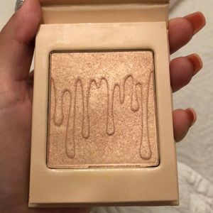 Kylie Cosmetics kylighter in cotton candy